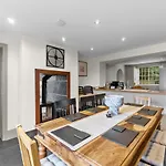 New 2023 Modern Luxury Holiday Home On The Beach In Devon - Free Parking, Pets Welcome, Sleeps 10