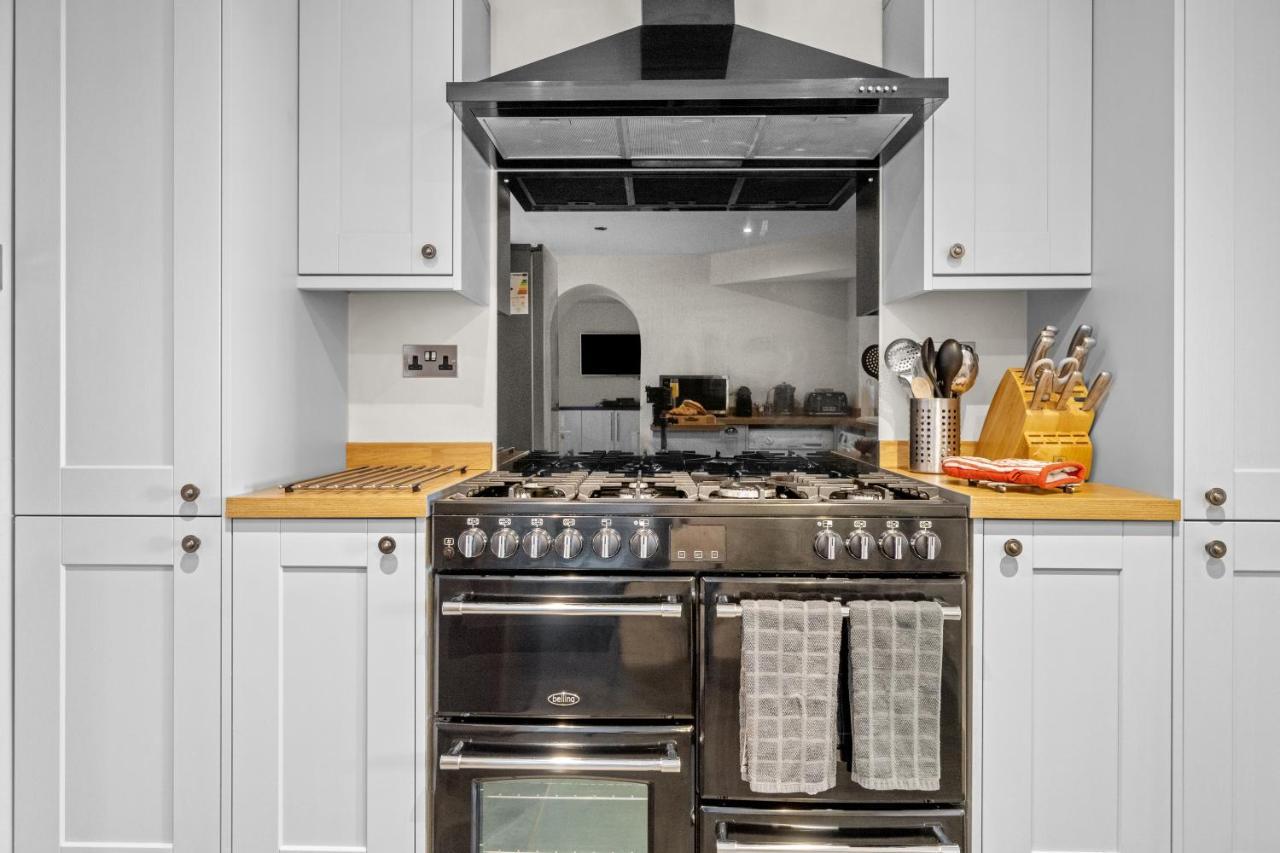 New 2023 Modern Luxury On The In Devon - Free Parking, Pets Welcome, Sleeps 10 *
