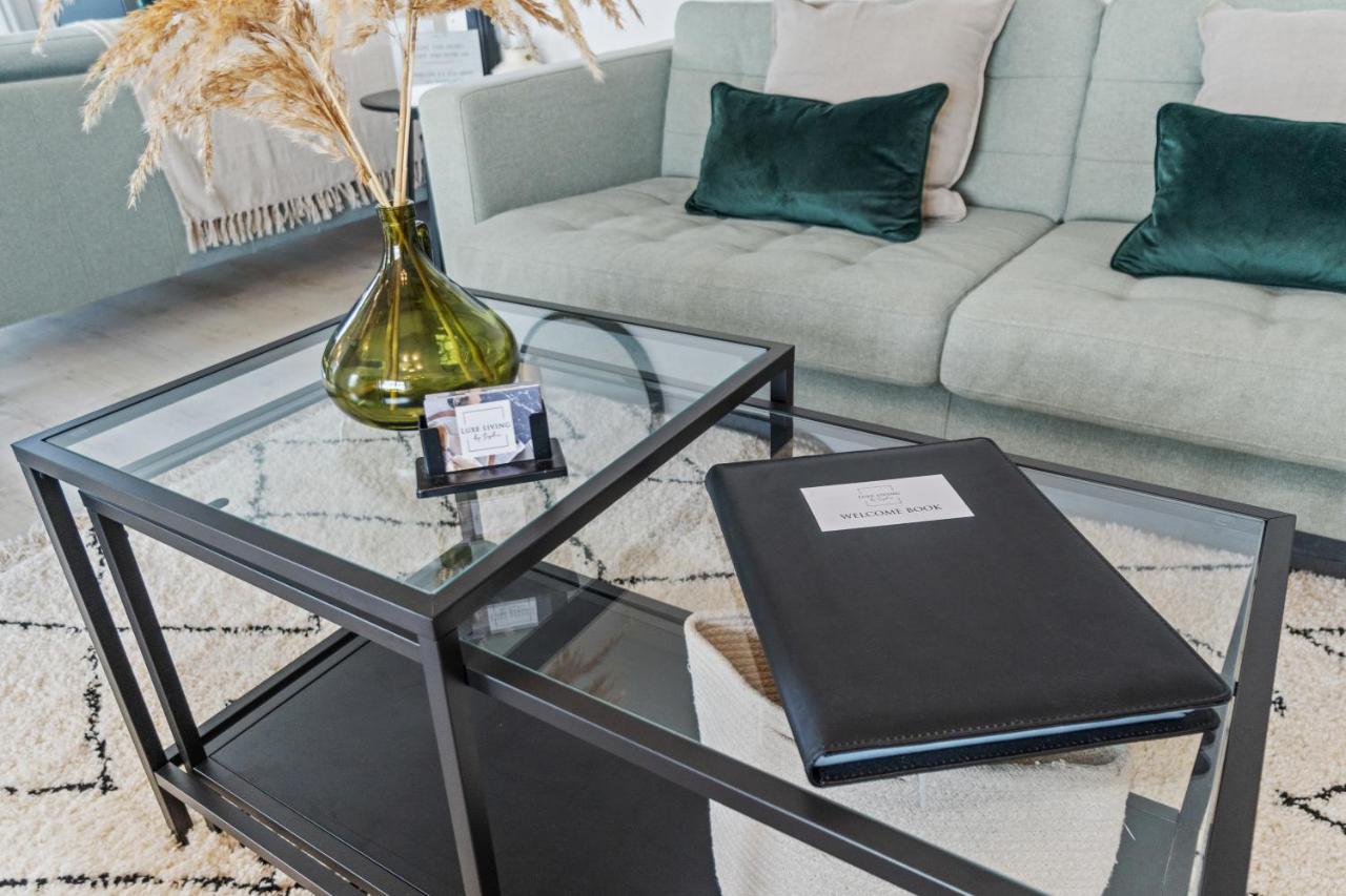 New 2023 Modern Luxury On The In Devon - Free Parking, Pets Welcome, Sleeps 10 Holiday home Plymouth