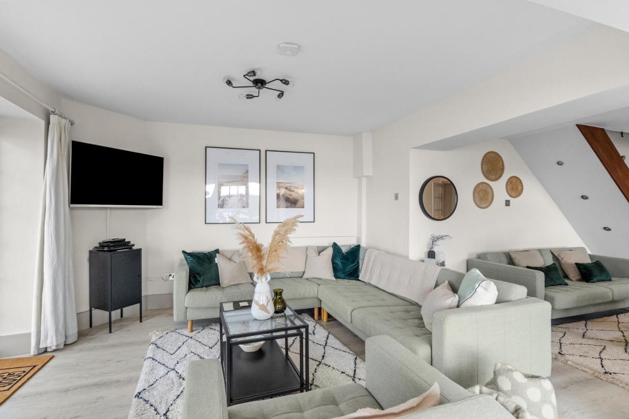 Holiday home New 2023 Modern Luxury On The In Devon - Free Parking, Pets Welcome, Sleeps 10 *