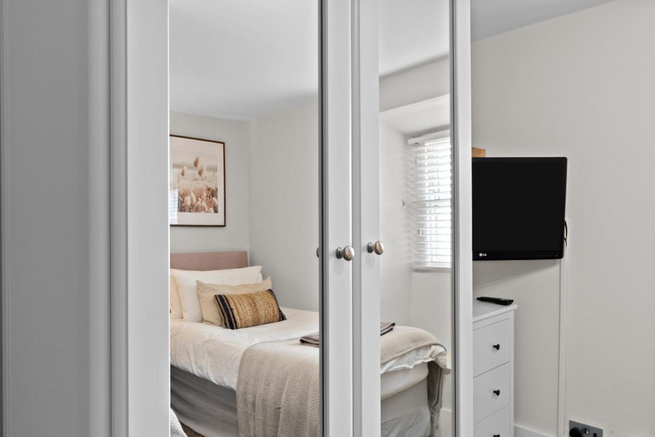 New 2023 Modern Luxury On The In Devon - Free Parking, Pets Welcome, Sleeps 10 Holiday home *