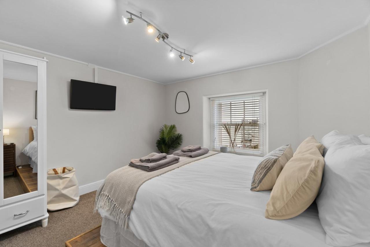 Holiday home New 2023 Modern Luxury On The In Devon - Free Parking, Pets Welcome, Sleeps 10 *