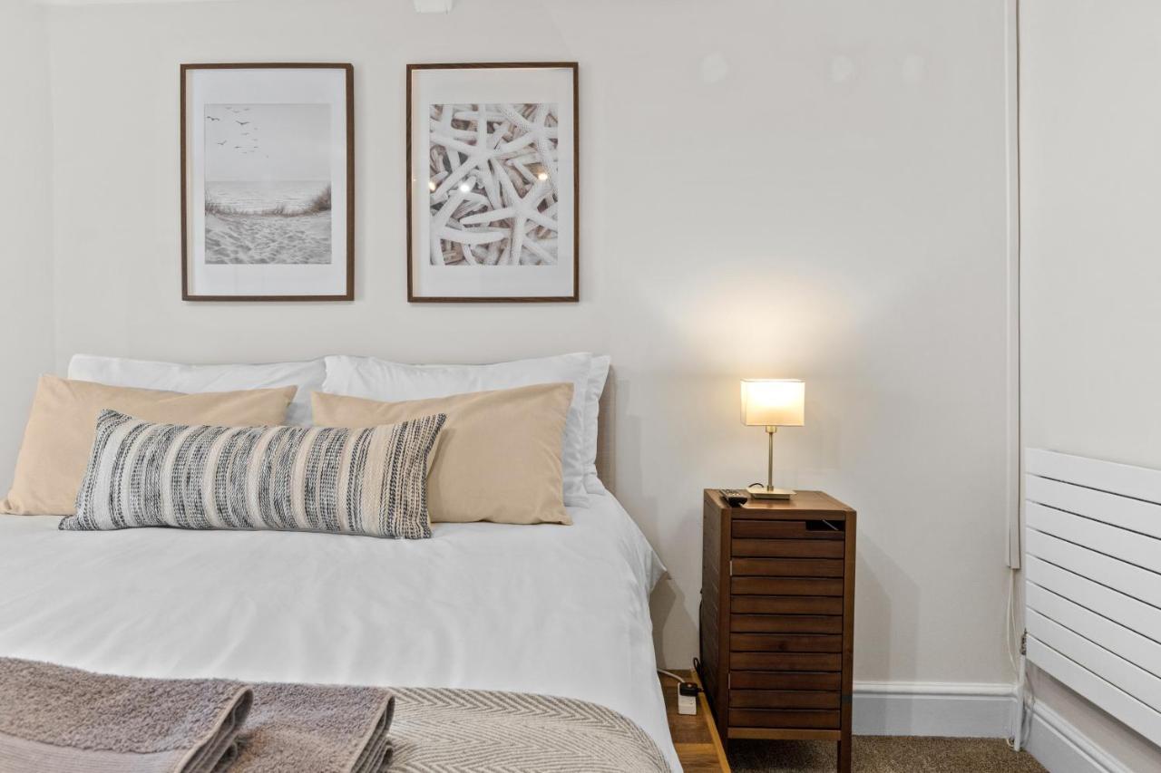 Holiday home New 2023 Modern Luxury On The In Devon - Free Parking, Pets Welcome, Sleeps 10 Plymouth