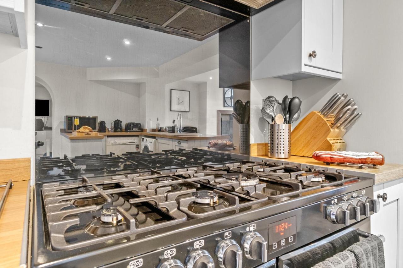 New 2023 Modern Luxury On The In Devon - Free Parking, Pets Welcome, Sleeps 10 *