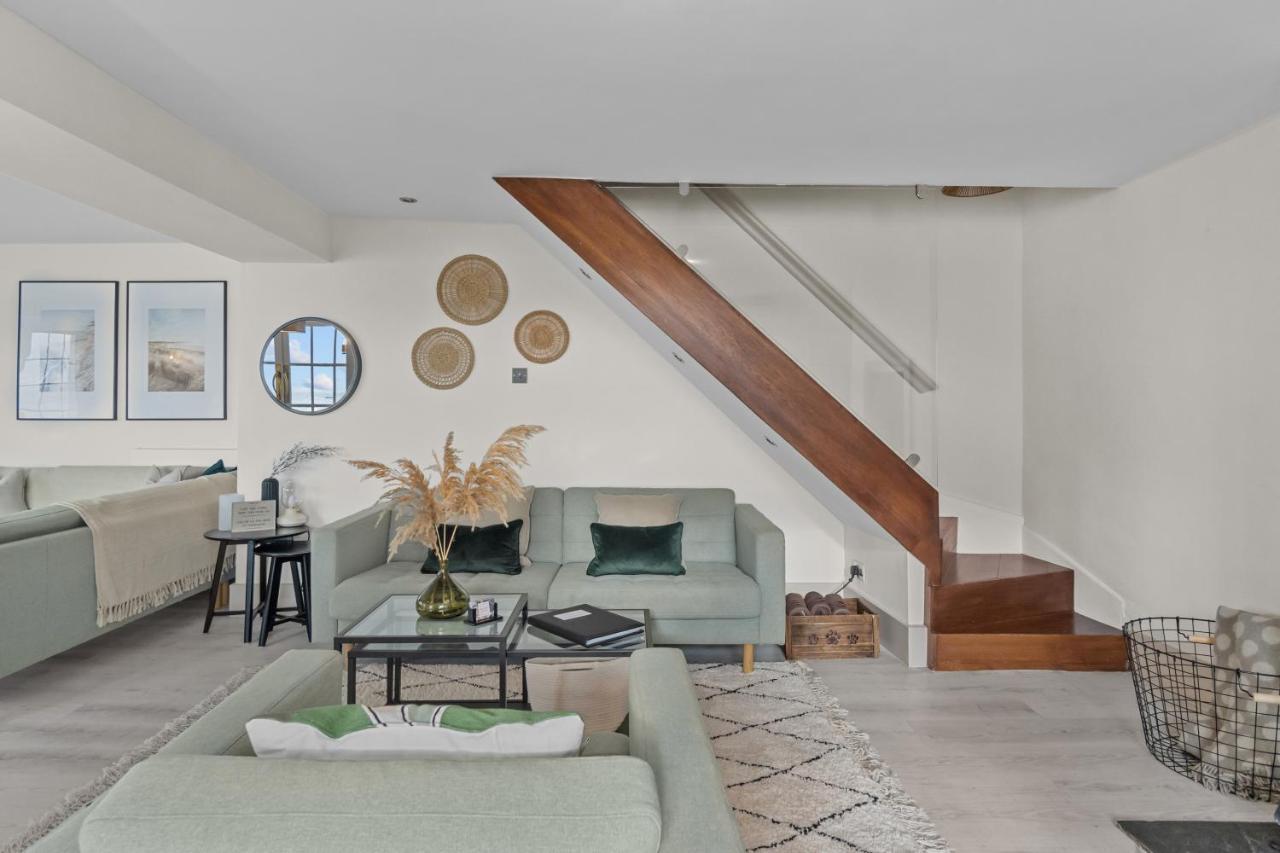 New 2023 Modern Luxury On The In Devon - Free Parking, Pets Welcome, Sleeps 10 Plymouth