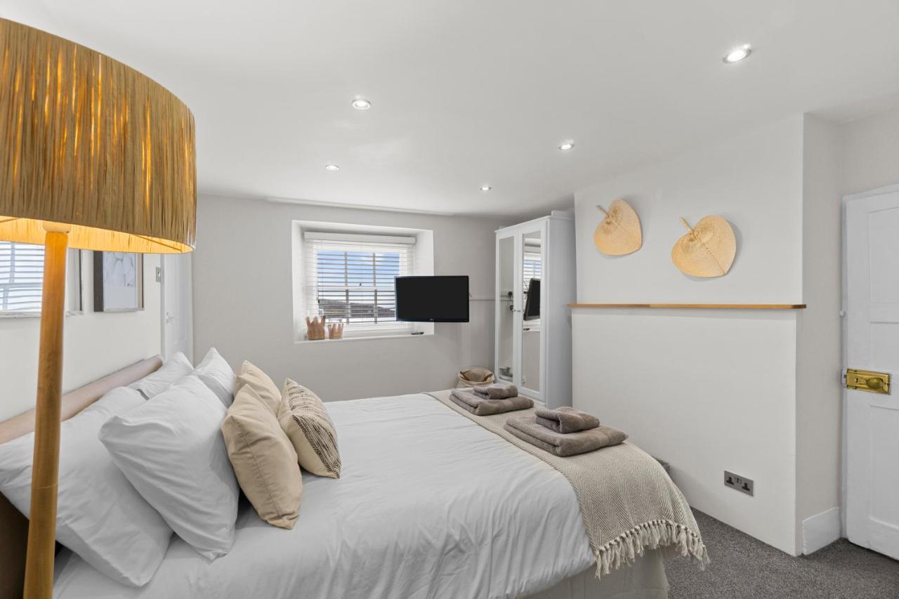 Holiday home New 2023 Modern Luxury On The In Devon - Free Parking, Pets Welcome, Sleeps 10 *