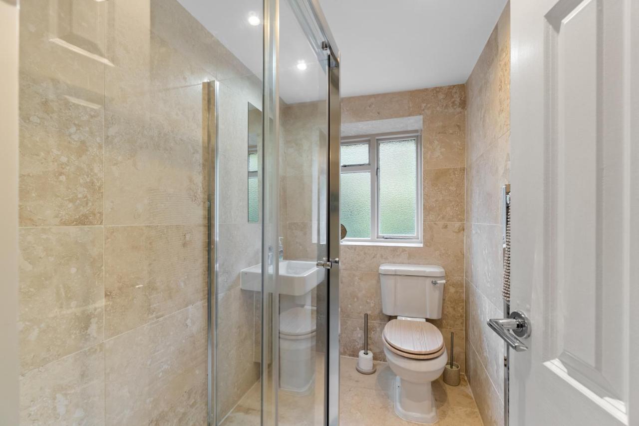 Holiday home New 2023 Modern Luxury On The In Devon - Free Parking, Pets Welcome, Sleeps 10 Plymouth