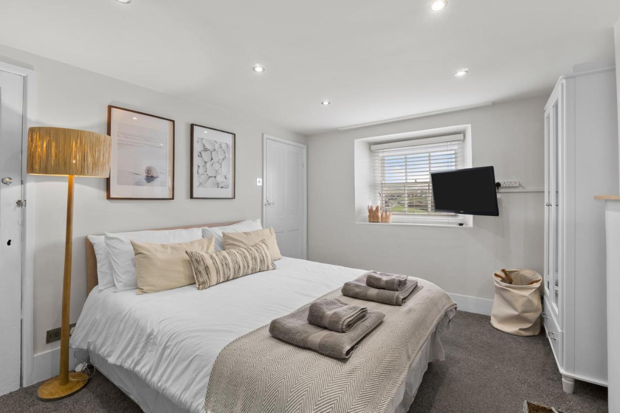 Holiday home New 2023 Modern Luxury On The In Devon - Free Parking, Pets Welcome, Sleeps 10 Plymouth