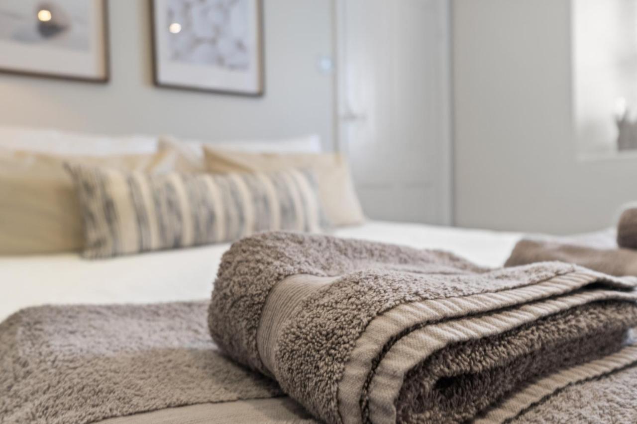 Holiday home New 2023 Modern Luxury On The In Devon - Free Parking, Pets Welcome, Sleeps 10 *